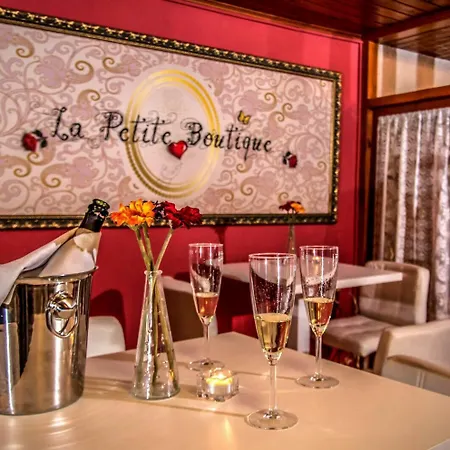 La Petite Boheme Hotel 2*