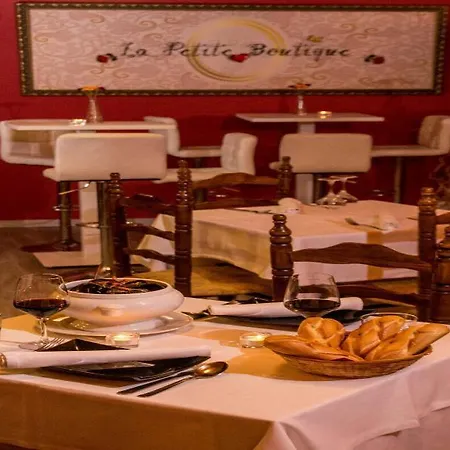 La Petite Boheme Hotel 2*